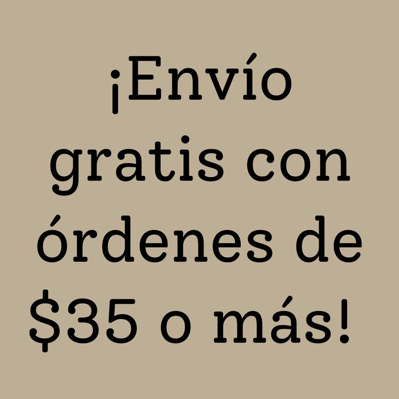 Peut inclure: Texte noir gras sur fond beige. On peut lire "&iexcl;Env&iacute;o gratis con &oacute;rdenes de $35 o m&aacute;s!". La typographie est centr&eacute;e et occupe la majeure partie de l'image.
