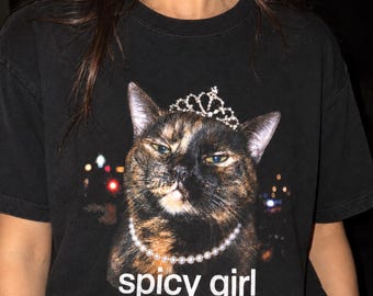 Camiseta con meme Spicy Girl Tortie Tortoiseshell Cat Comfort Colors 1717