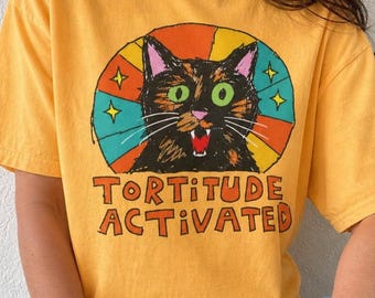 Camiseta Tortitude Activated Tortie Tortoiseshell Cat Comfort Colors 1717