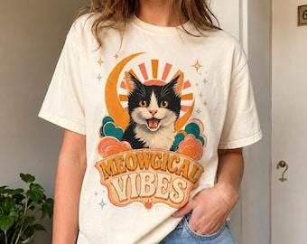 Camiseta de gato esmoquin, camiseta Meowgical Vibes, colores cómodos para gatitos vaca