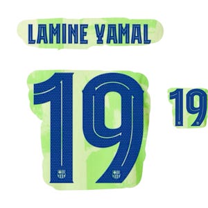 Può includere: Una maglia da calcio verde e blu con il numero 19 sul davanti. Il nome "LAMINE YAMAL" è stampato sopra il numero.