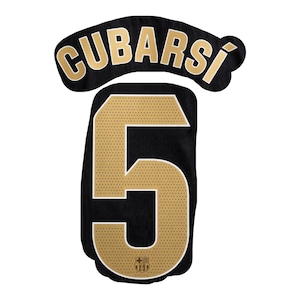 Puede incluir: Una parte trasera de camiseta deportiva negra con el nombre CUBARSÍ en letras doradas con borde blanco. Debajo del nombre hay un gran número 5 dorado con textura perforada y borde blanco, que incluye un pequeño escudo del equipo en el centro.