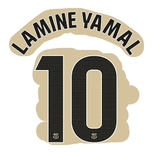 Può includere: Un design grafico con il nome "LAMINE YAMAL" in testo nero arcuato sopra il numero "10". Il numero è nero con un motivo strutturato e un contorno dorato. Il design include due piccoli emblemi.