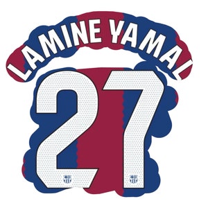 Può includere: Un design grafico con il nome "LAMINE YAMAL" in bianco, arcuato sopra il numero "27". Il numero è bianco con una texture a puntini, su uno sfondo blu e bordeaux. Il design include un piccolo emblema.