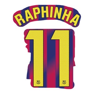 Può includere: Grafica con il nome "RAPHINHA" in lettere gialle su sfondo a righe blu e rosse. Sotto, è visualizzato un grande numero giallo "11", anch'esso su sfondo a righe blu e rosse. Il design include loghi di squadra.