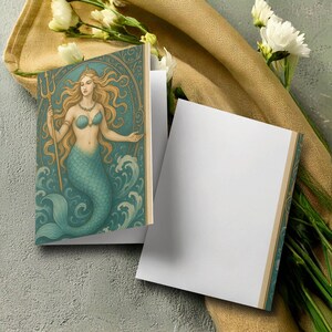 Tarjeta de felicitación de diosa sirena, postal del océano, tarjeta de arte mítico, regalo de fantasía, tarjeta de diosa del mar, tarjeta del tridente de Neptuno, papelería de sirena