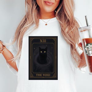 Maglietta con la carta dei tarocchi del vuoto, maglietta con il gatto nero, maglietta gotica, maglietta occulta, maglietta con l'estetica oscura, maglietta con la carta dei tarocchi XIII