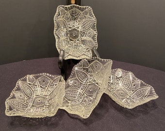 Kristall-Set aus vier transparenten, rechteckigen Dessertschalen mit Beerenfrüchten