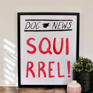 DOG NEWS Plakat z wiewiórką - Nowoczesna minimalistyczna, ręcznie rysowana sztuka ścienna - Sztuka słowa - Połowa wieku - Wystrój domu - Prezent dla miłośnika zwierząt - Zabawny nadruk z psem