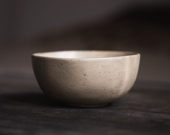 Handgemaakte keramische kom, unieke steengoed gespikkelde kom, Wabi Sabi keramiek, nieuw huiscadeau, keramisch servies in Japanse stijl