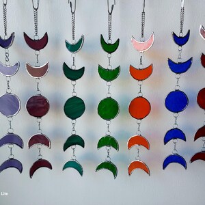 Atrapasueños de fases lunares de vitral: colgante colorido para ventana
