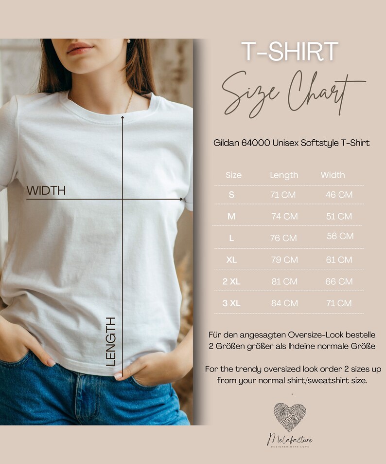 Op de afbeelding: Een wit t-shirt maattabel voor Gildan 64000 Unisex Softstyle T-Shirt. De tabel toont de maat, lengte en breedte in centimeters. De tekst "Voor de trendy oversized look bestel 2 maten groter dan je normale shirt/sweatshirt maat." is ook inbegrepen.