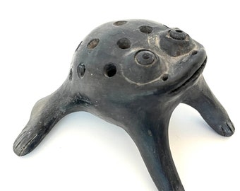 Grenouille unique en argile noire pour fleurs ou petits objets et bougies, figurine d'art rustique en poterie mexicaine à collectionner