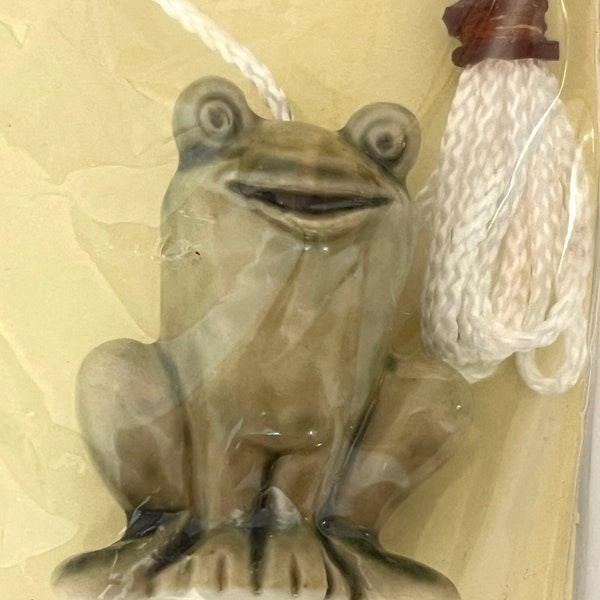 Adorable vintage frog cord pull Country Stoneware Craft made in Britain in original packaging light sage green for lights, blinds, curtains