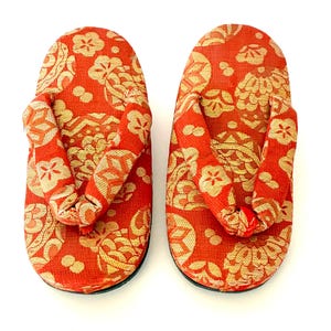Vintage Japanese Red & Gold Damask Child&#39;s Zori Sandals - 1930s-50s