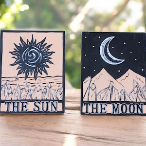 Art lune soleil | Art mural Tarot peint à la main | La carte du soleil | La carte lune | Art mural fait main | Lot de deux tentures | Suspension murale soleil et lune