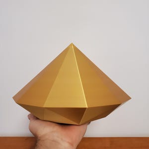 Geometrische Diamant Skulptur, modernes facettiertes Kunststück für Wohnkultur, Büroakzent oder Geschenk in goldener Farbe, geometrische Formen, Diamantspielzeug