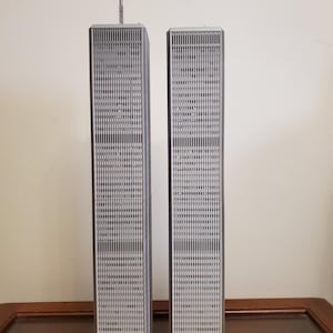 Twin Towers Model, World Trade Center Model Iconic New York Tribute Memorabilia, Home Decor & Desk Display Collectible Gift, Never Forget