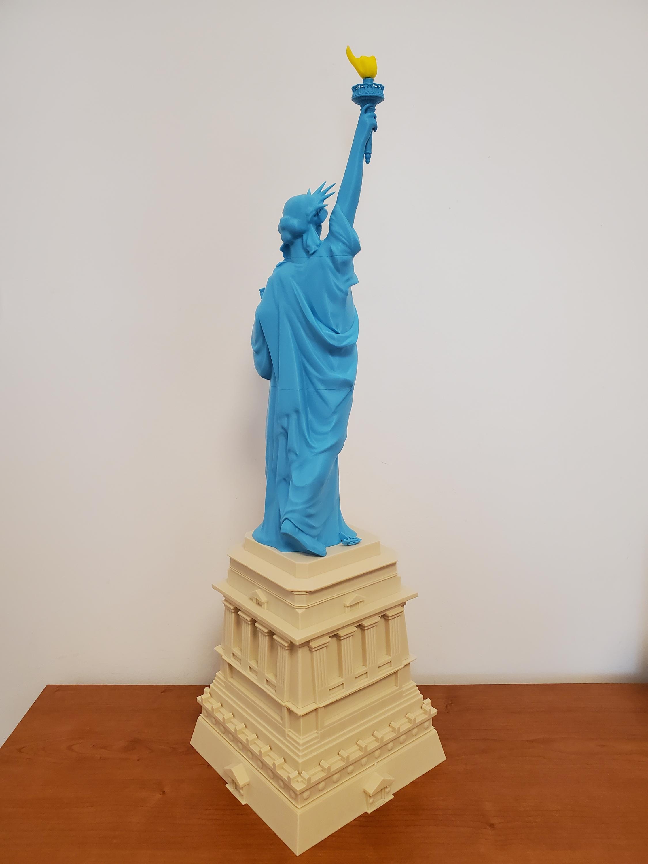 自由の女神像、ニューヨークのランドマークのレプリカ、世界を照らす