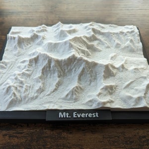 Großes Modell des Mt. Everest – Detailliertes Berg Diorama – Perfektes Kletter Souvenir – Einzigartiges Everest Geschenk für Abenteurer