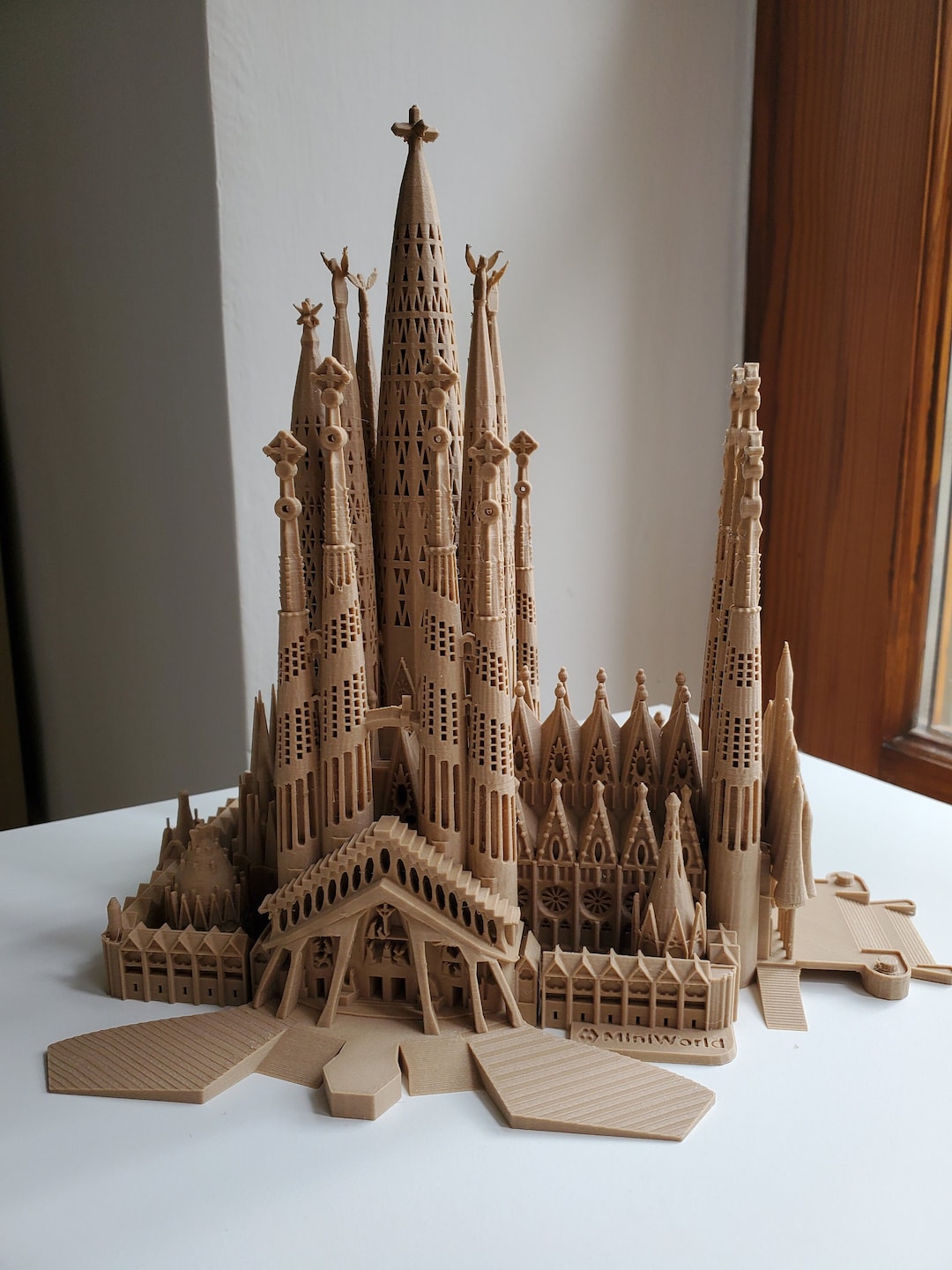 サグラダ・ファミリア　置物　高さ約31センチ サグラダ・ファミリア 置物 高さ約31センチ