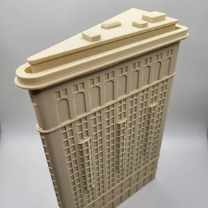 Flatiron Building Model, Iconic NYC Landmark, Architectural Decor, New York City Gift, Unique Desk Statue, Historic Skyscraper, NYC Diorama