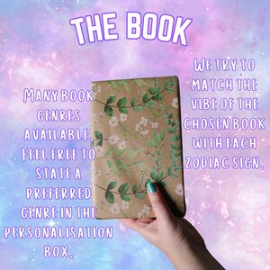 Puede incluir: Un libro envuelto en papel marr&oacute;n con un dise&ntilde;o floral de hojas verdes y flores blancas. El texto de la imagen dice "THE BOOK" y "MANY BOOK GENRES AVAILABLE. FEEL FREE TO STATE A PREFERRED GENRE IN THE PERSONALISATION BOX."