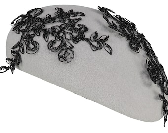 Hellgrauer Pfirsichblütenhut mit schwarzem 3D-Stift handgezeichneter Borte. Perfekt für den Winter