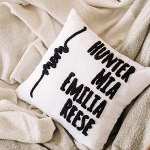 Almofada com nome bordado para o Dia das Mães, presente para o Dia das Mães, ideia de presente para a avó, presente personalizado feito à mão para a mãe, presente para a avó, almofada personalizada