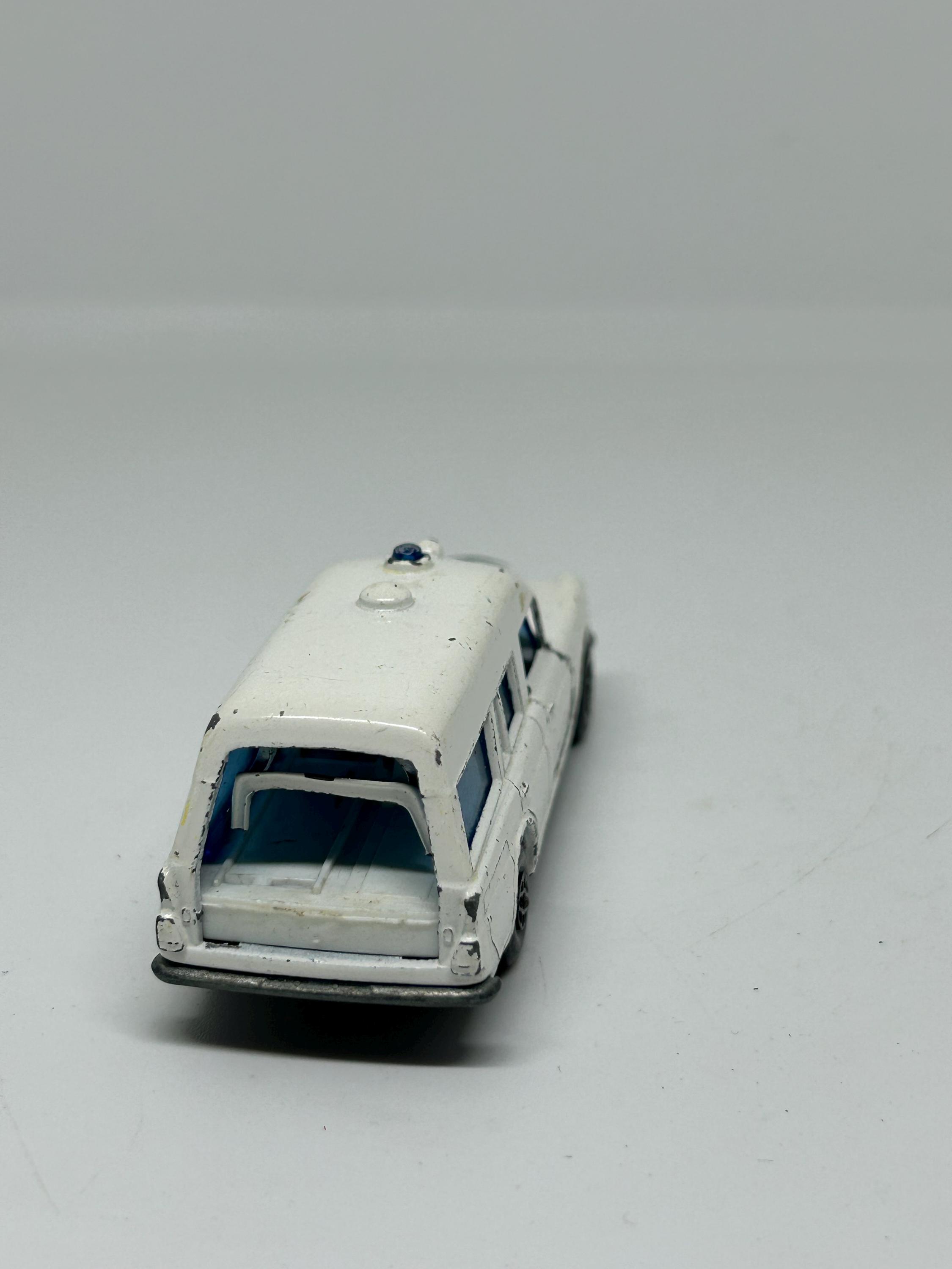 Matchbox Lesney K28 Mercedes-Benz Ambulance Super Kings - échelle 1:46 - Occasion