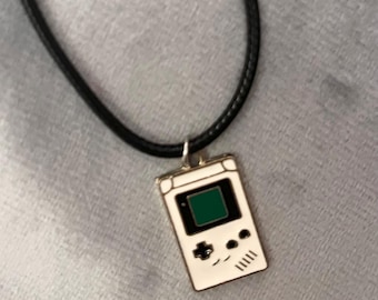 Collar con dije de Nintendo Game Boy, regalo divertido y nostálgico para jugadores retro, joyería de videojuegos hecha a mano, colgante de consola