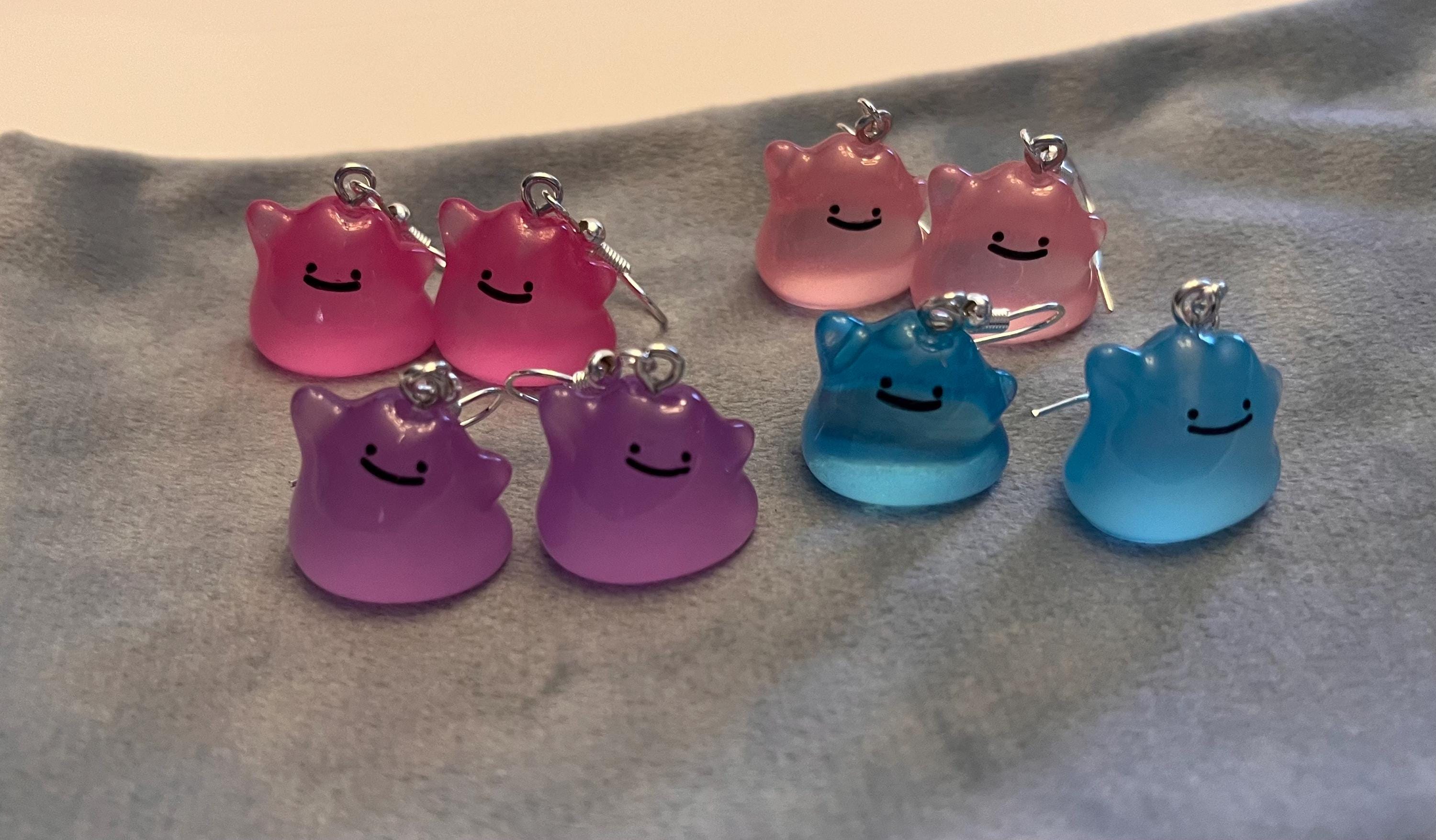 Leuchtende Ditto Ohrringe Pokémon Schmuck Gaming Geschenk für Pokémon Nerd Glänzende Ditto Drop Ohrringe Nintendo Leuchten im Dunkeln