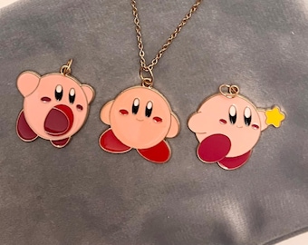 Collana Nintendo Kirby per regalo retrò per videogiocatori, gioielli per videogiochi, ciondolo Kirby, ciondolo Nintendo, collana dorata Kirby Jewelry
