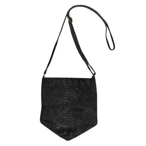 Bolso bandolera vintage italiano de piel de serpiente negra, fabricado en Italia. Estuche de pitón.
