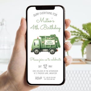 Może przedstawiać: Zielony i biały samochód śmieciarski z napisem "Happy Birthday" na boku. Samochód znajduje się na ekranie telefonu komórkowego z tekstem "Dump Everything for Mateo's 4th Birthday". Tekst zawiera również datę, godzinę i miejsce imprezy.