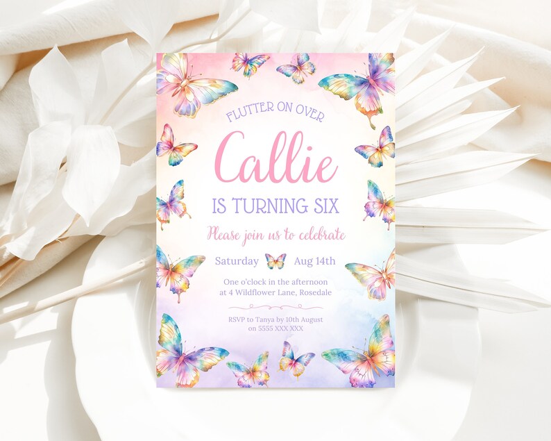 Puede incluir: Una invitaci&oacute;n de cumplea&ntilde;os rosa y morada con tem&aacute;tica de mariposas para una ni&ntilde;a que cumple seis a&ntilde;os. La invitaci&oacute;n presenta un dise&ntilde;o de acuarela con mariposas coloridas y el texto "Flutter on over Callie is turning six. Please join us to celebrate Saturday Aug 14th One o'clock in the afternoon at 4 Wildflower Lane, Rosedale RSVP to Tanya by 10th August on 5555 XXX XXX"
