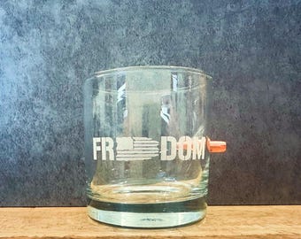 Vaso de whisky tipo bala con nombre gráfico o personalizado grabado / Artículos de bar patrióticos