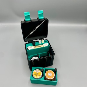 Dab Kit organizer with green accents