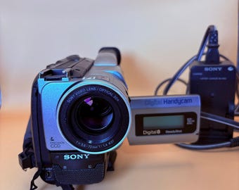Full SET Mint Sony Handycam CCD-TRV46E Video Hi8 Pal With American