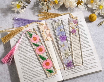 Segnalibro in resina Daisy Wildflower / Veri fiori di margherita essiccati, resina e scaglie d'oro / Segnalibro per donne / Idea regalo / Regalo per gli amanti dei libri