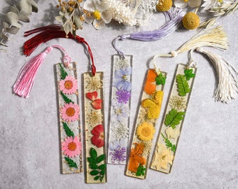 Segnalibro in resina Daisy Wildflower / Veri fiori di margherita essiccati, resina e scaglie d'oro / Segnalibro per donne / Idea regalo / Regalo per gli amanti dei libri