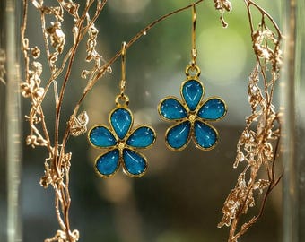 Pendientes de color personalizado: engaste de plata u oro, ganchos de titanio o niobio, sin níquel, aptos para oídos sensibles, joyería hecha a mano.