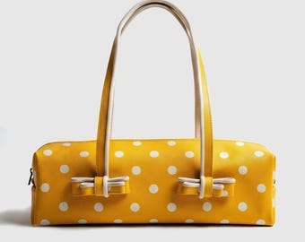 Bolso de hombro de piel amarilla: bolso baguette hecho a mano, bolso de lunares blancos, minimalista y estructurado, bolso de diseño para mujer.
