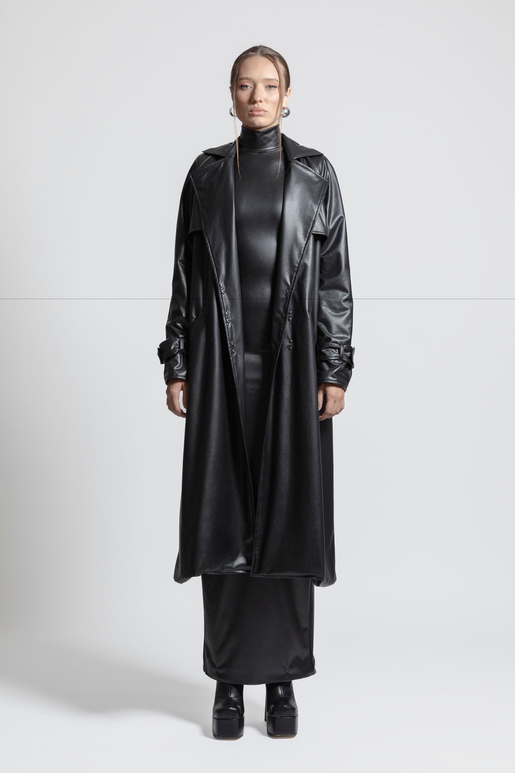 TACRAI Straight Coat Leather Look Black | Longline Classic