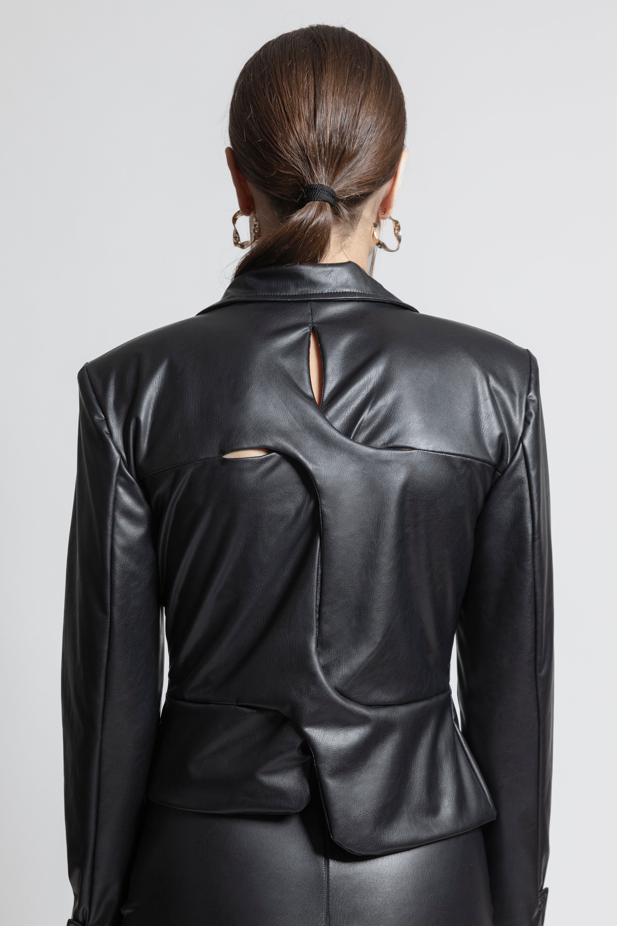【PlaceStudio】Unisex Vegan Leather Crack Single Blazer CL000J16213RA001_01.jpg?sw=550
