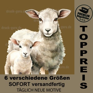 Puede incluir: Una ilustración de acuarela de una oveja madre y su cordero. Las ovejas son blancas con marcas marrones y tienen ojos negros. La oveja madre está de pie detrás de su cordero, que está mirando al espectador. El fondo es de color marrón.