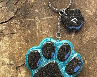 Custom Pet ashes memorial Keychain, resin memorial for pets, paw keychain