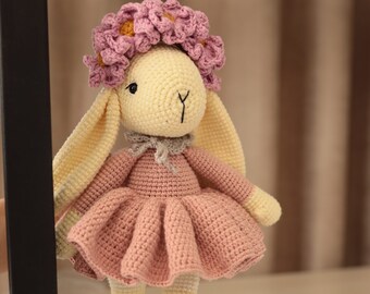 konijntje voor baby, voor meisjes, konijntje met bloemen, konijntje in roze jurk, amigurumi konijntje