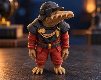 Pode incluir: Uma figura humanoide reptiliana bege vestindo um capacete cinza-escuro, armadura de ombro correspondente e um macacão vermelho. A figura apresenta uma corrente dourada no peito, um cinto com fivela dourada e detalhes de pele texturizada.