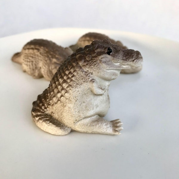 Figurine crocodile/thé en céramique pour animal de compagnie/cadeau pour amateur de thé/décor animal/cadeau de pendaison de crémaillère/sculpture en céramique pour amateurs de thé/cadeaux pour animaux de compagnie